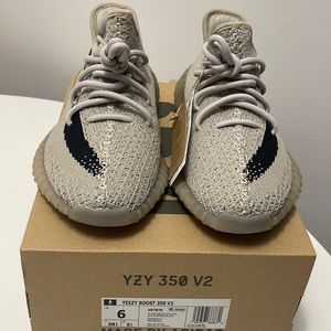 Yeezy Boost 350 V2 Brand New